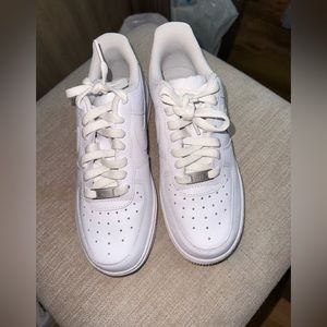 White AirForce 1s size 7